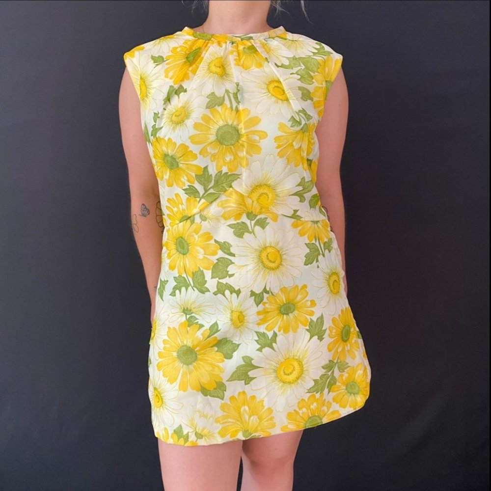 70s Sleeveless Sunflower Top